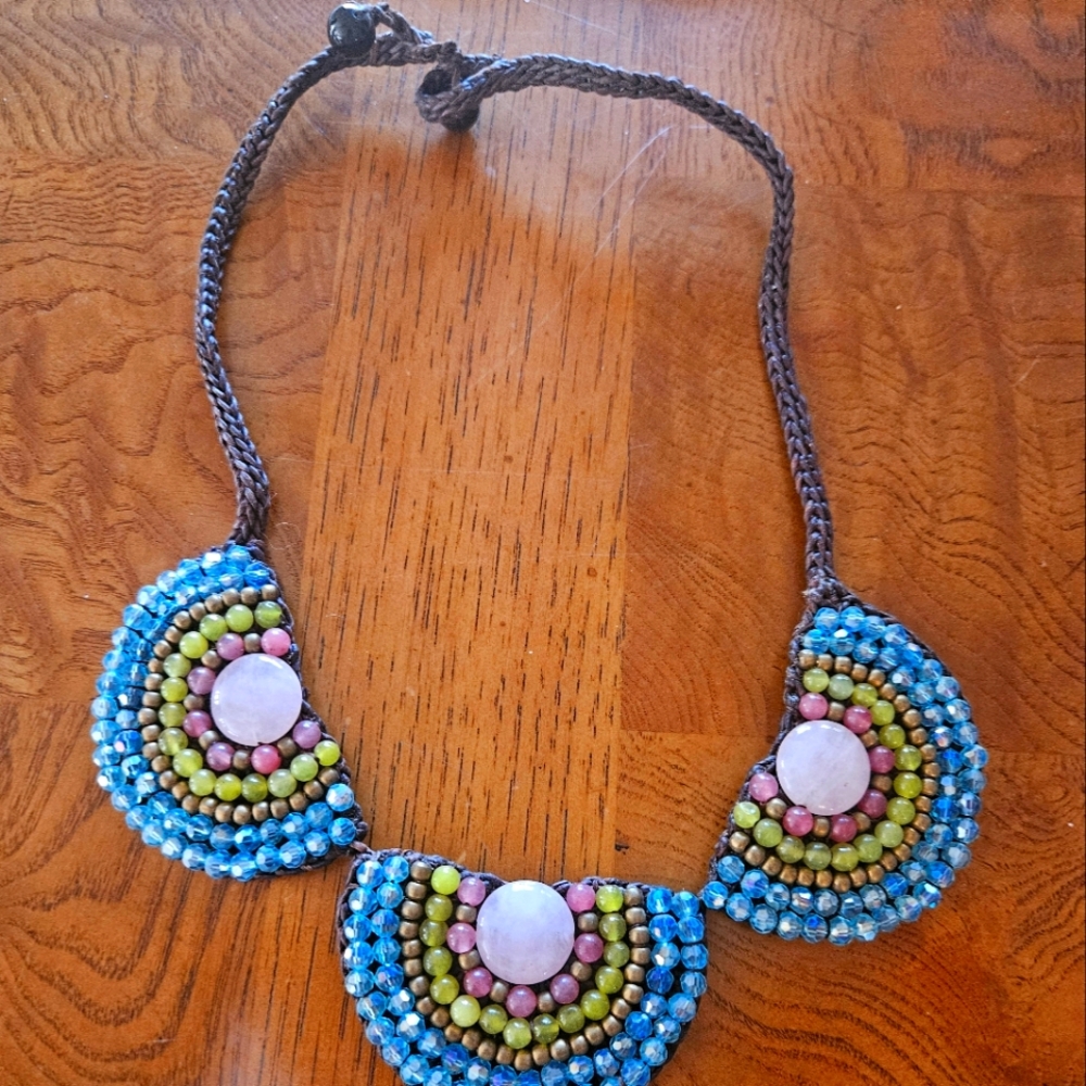 Beaded and macrame necklace half moon approx 28 in GY4 Etoo